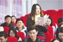 【不签】江夏区金口中学校长万汉桥读《教育的细节》 教育无小事 关注从“头发”开始