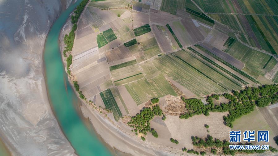 春日鸟瞰“长江第一湾”