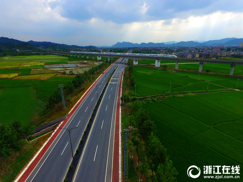 诸暨：修一条路 造一片景