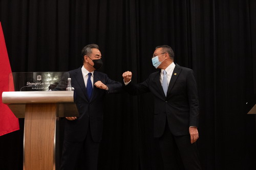 Perdana Menteri Malaysia Terima Kunjungan Wang Yi_fororder_ma4