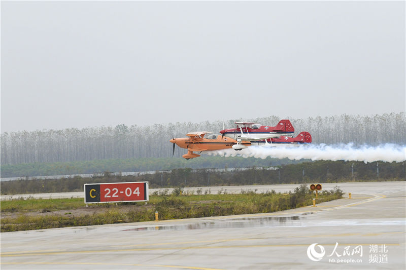 “空中F1”中国首秀 全球14个国飞行员上演空中炫技