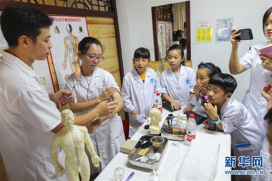 浙江溫州：小學生進醫院 體驗一日“小醫師”