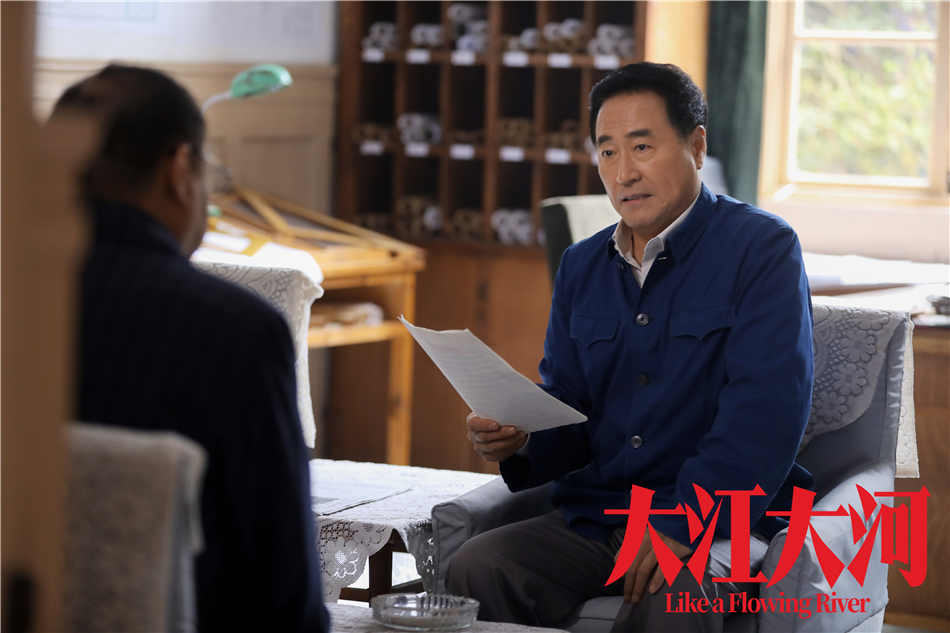 "弄潮儿向涛头立,改革关头勇者胜.