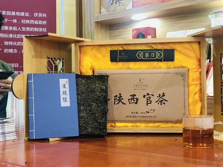 丝路陕茶亮相第八届中国茶博会 现场直播带货讲述陕茶故事