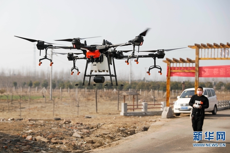 【河南在線列表】【移動端文字列表】河南寶豐：村民用無人機免費為村莊消毒