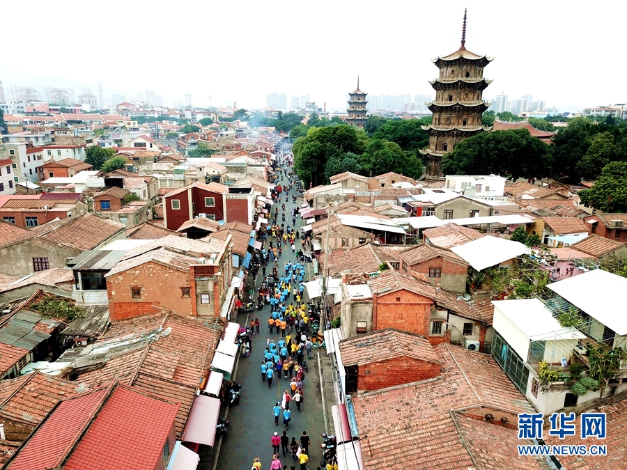 【“飞阅”中国】福建泉州：千人徒步穿越古城 细品海丝文化魅力