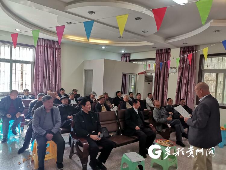 贵州晴隆：老年大学学员欢度重阳节