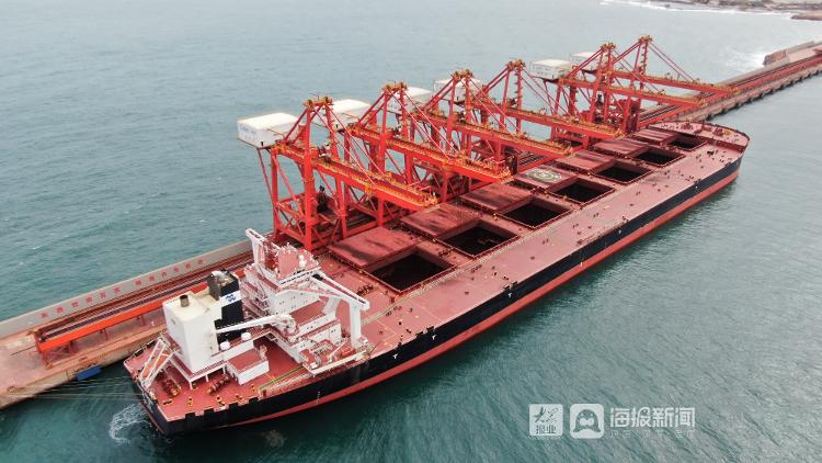 40萬噸級！全球最大礦石船停靠煙臺，係首次在煙實行人員更換