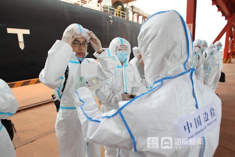 40萬噸級！全球最大礦石船停靠煙臺，係首次在煙實行人員更換