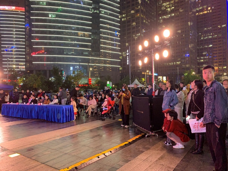 雁塔區舉辦慶祝第七屆絲綢之路國際電影節嘉年華文藝演出