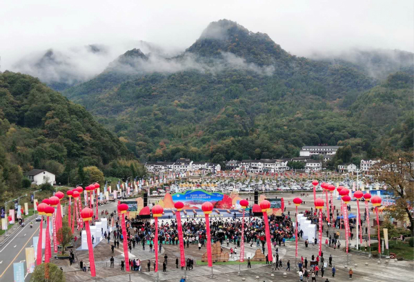 （過審）巴中：光霧山紅葉觀賞正當時 推出四條精品線路