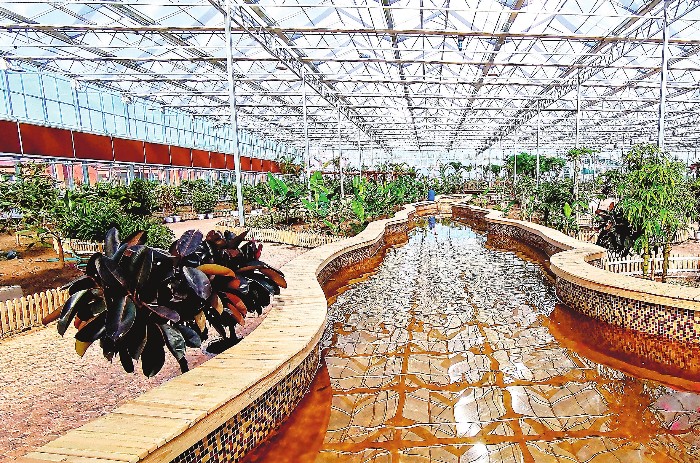 长春市九台区马鞍山村以南果北种为特色 打造新型产业示范园