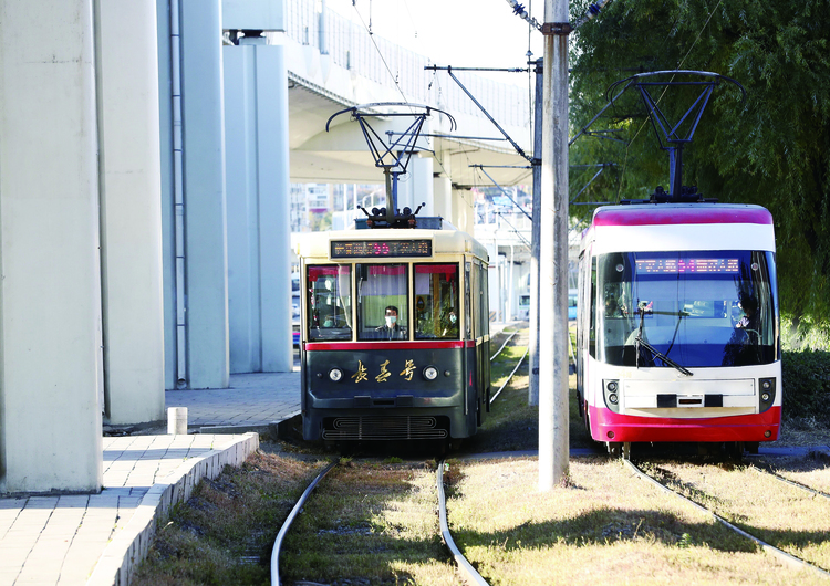 開往秋天的電車