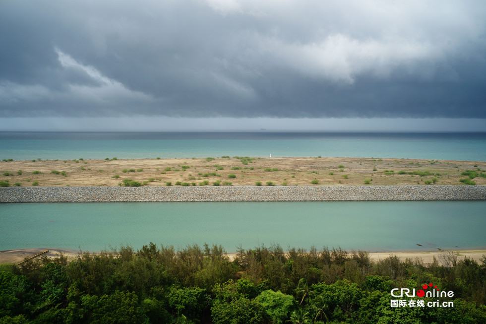 图片默认标题_fororder_00139-海上丝绸之路的“十字路口”汉班托塔港的防波堤-中国-张亚东_副本