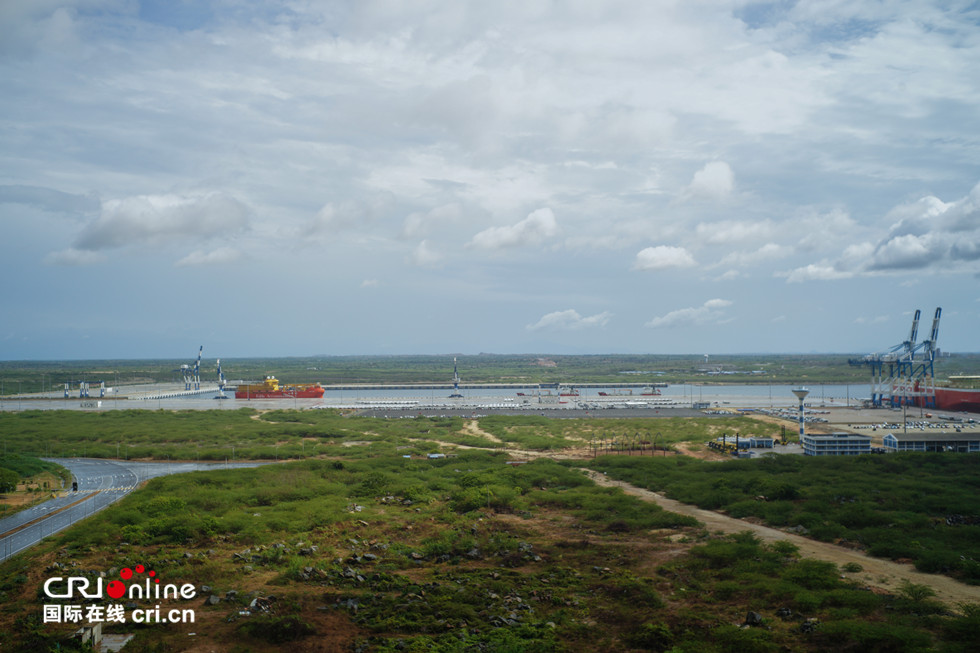 图片默认标题_fororder_00139-海上丝绸之路的“十字路口”汉班托塔港全景-中国-张亚东_副本