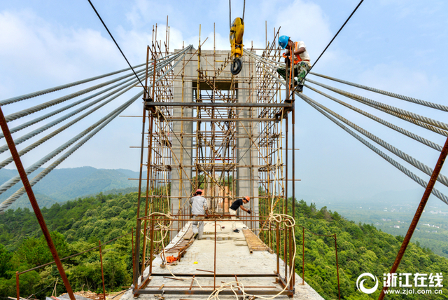 浙江最长玻璃悬索桥将于9月底完工