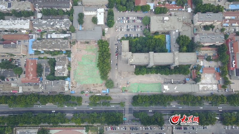 济南东郊饭店建筑开始拆除 曾是一代人的记忆_fororder_W020170816483072052821_副本