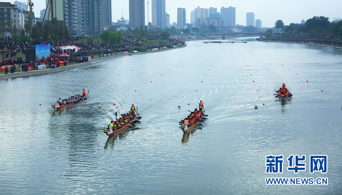 揮槳競渡天門河 湖北省第十二屆龍舟大賽開幕