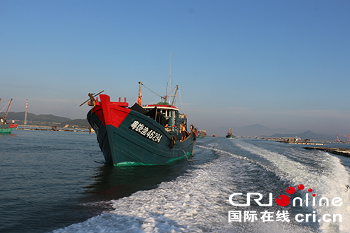 图片默认标题_fororder_图为渔船开赴南海渔场.JPG