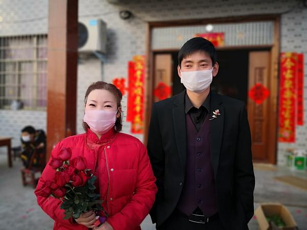 【河南在線-文字列表】【移動端-文字列表】戰“疫”故事|疫情當前 一場簡單而浪漫的婚禮