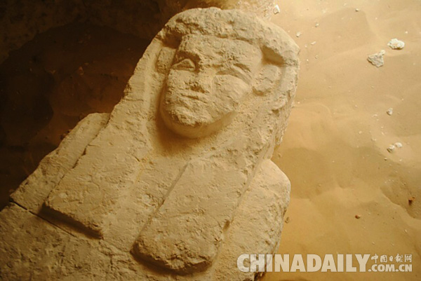 埃及發現2000年古墓 石棺表面現巨大人臉