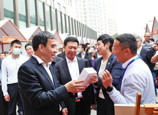 唤醒沉睡的大山——中国建设银行支持安康定点帮扶工作纪实_fororder_唤醒沉睡的大山——中国建设银行支持安康定点帮扶工作纪实29