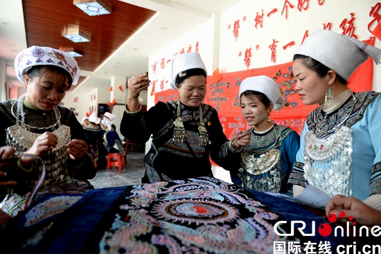 (有修改)貴州黔南:馬尾繡帶動村民”繡“出一條致富路