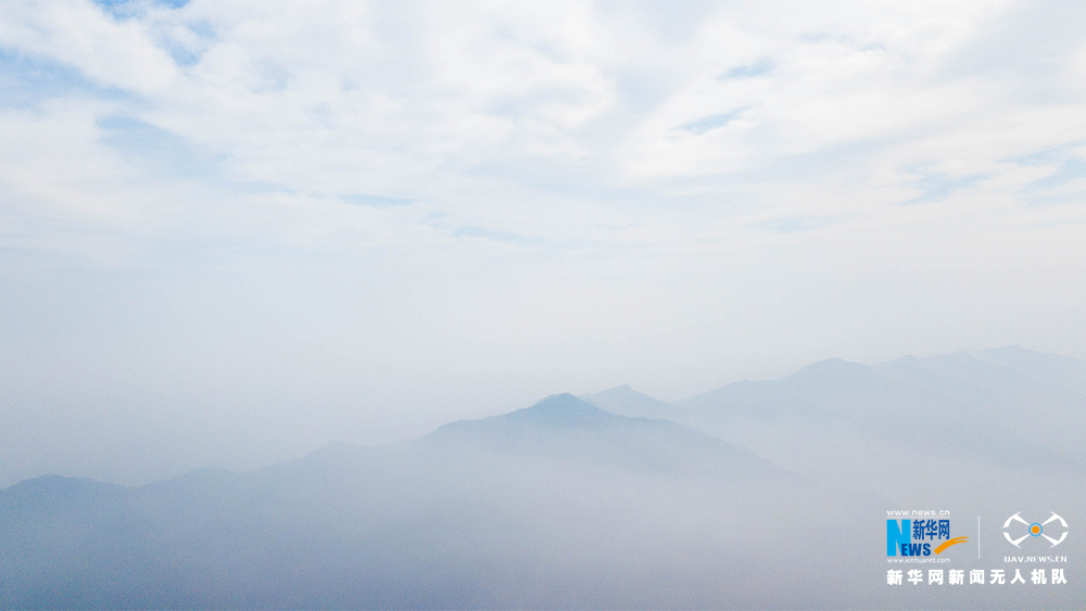 初冬木兰山：云雾朦胧 冷山寂寂