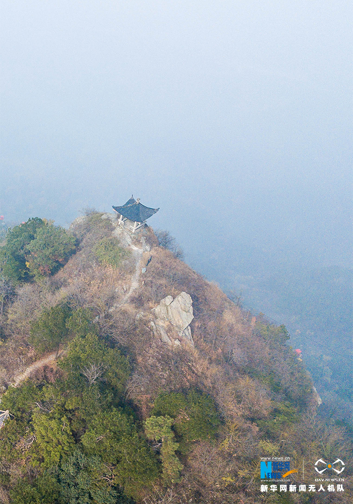 初冬木兰山：云雾朦胧 冷山寂寂