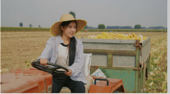 抖音创作者麦小登亮相美好奇妙夜,返乡创业成"瓜二