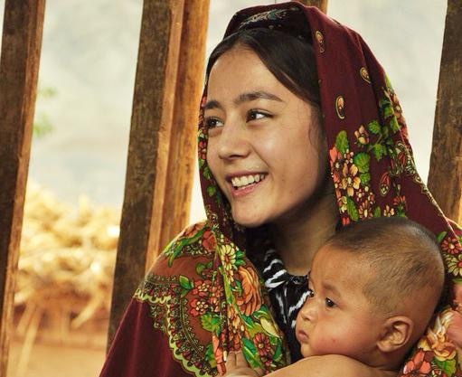 迪丽热巴4年前电视剧旧照 素颜造型一言难尽