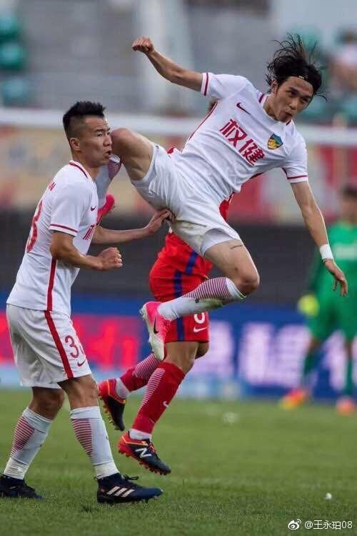 国足未来中场核心怎么了?留洋时从不抽烟喝酒,队友卡帅都爱他