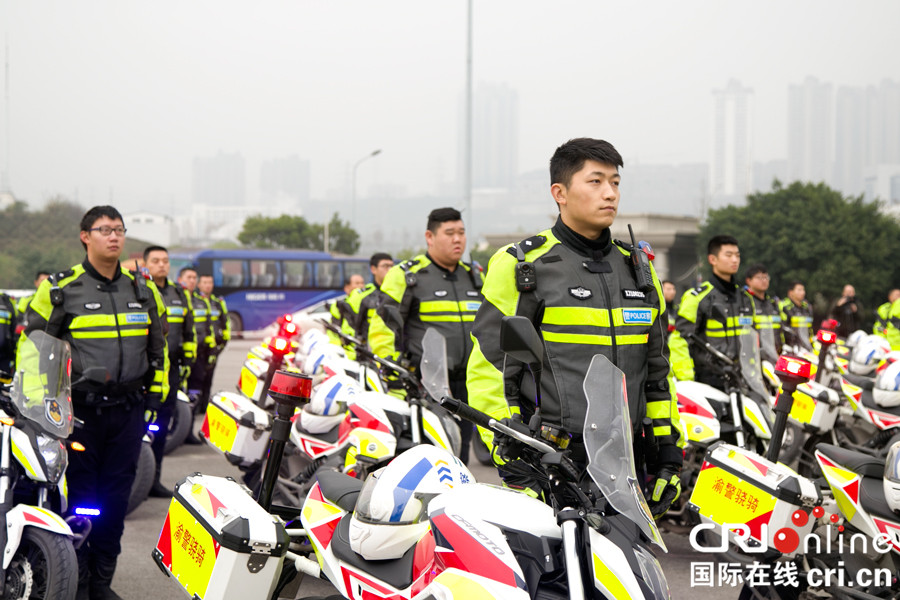 无边栏【CRI专稿 列表】践行“民生警务” 渝警骁骑获赞有温度的“暖警” 【内容页标题】践行“民生警务” 重庆“两江骁骑”民警获赞有温度的“暖警”