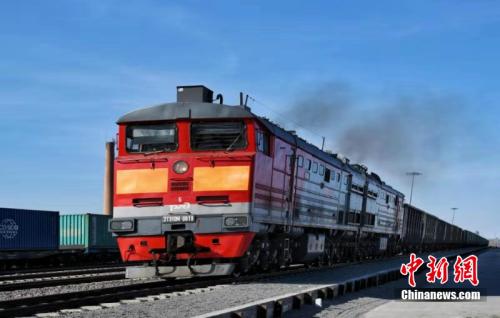 Ayarin mata masu duba sassan jirgin kasa a Manzhouli na Sin