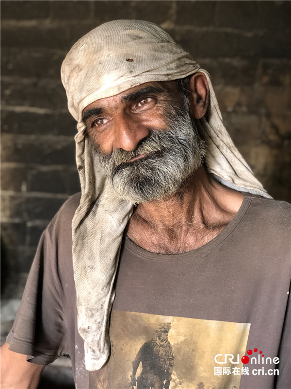 图片默认标题_fororder_00160-巴基斯坦烤馕人 王琦