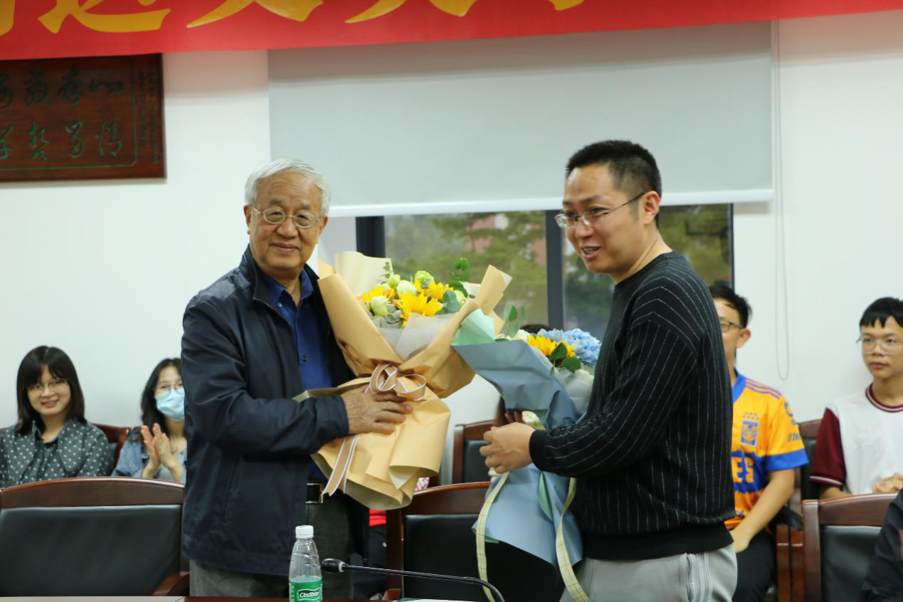 粉笔教育CEO张小龙再次回馈母校，为“冯达文奖学金”捐赠100万元