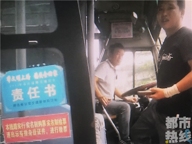 【焦点图 显示图在稿件最下方】西安:车托横行汽车站 无需身份证件出高价可上车 【焦点图 显示图在稿件最下方】西安:车托横行汽车站 无需身份证件出高价可上车