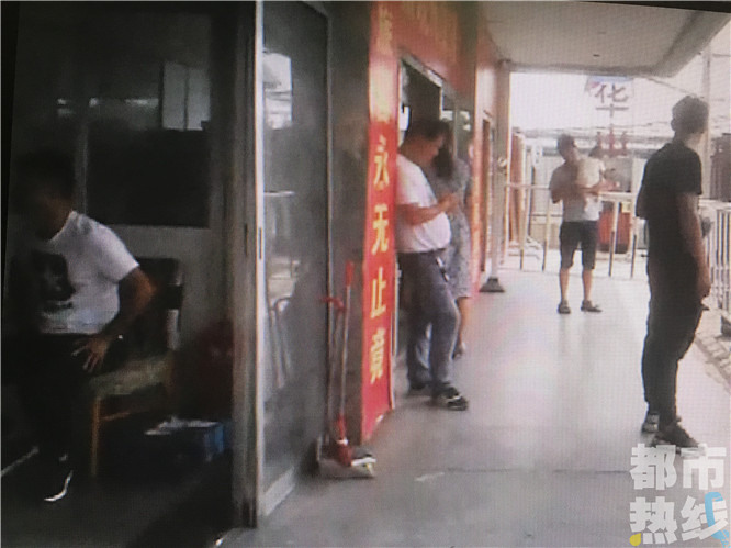 【焦点图 显示图在稿件最下方】西安:车托横行汽车站 无需身份证件出高价可上车 【焦点图 显示图在稿件最下方】西安:车托横行汽车站 无需身份证件出高价可上车