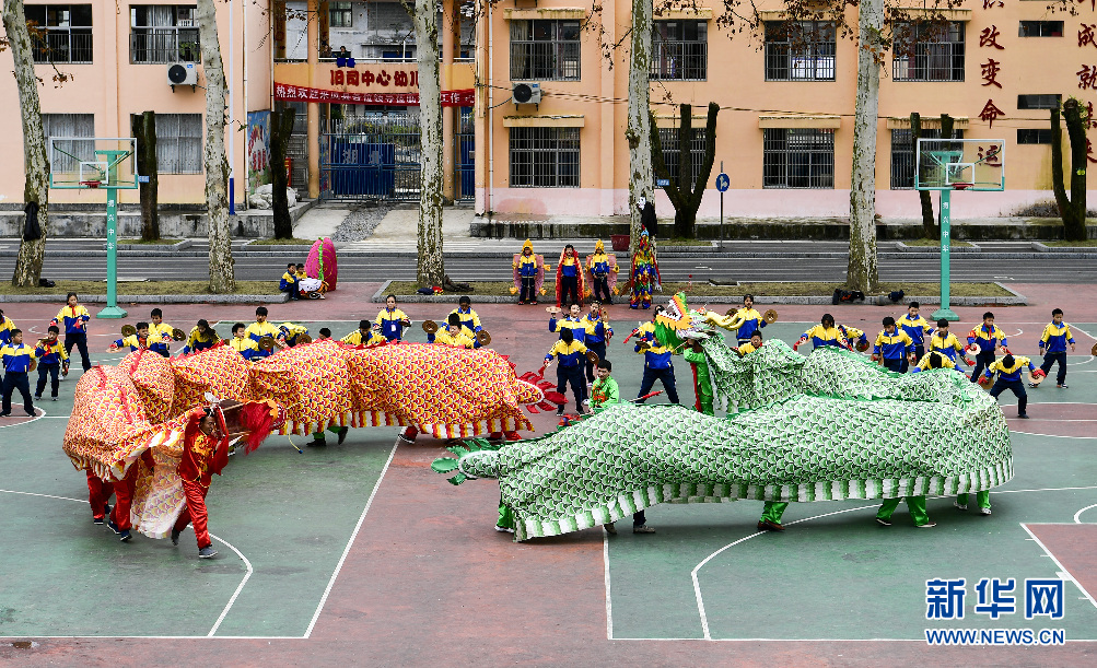 湖北來鳳：非遺“地龍燈”傳承進校園