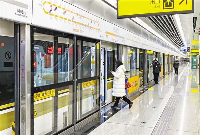 上班首日重慶主城公交客流量較正常情況降95%