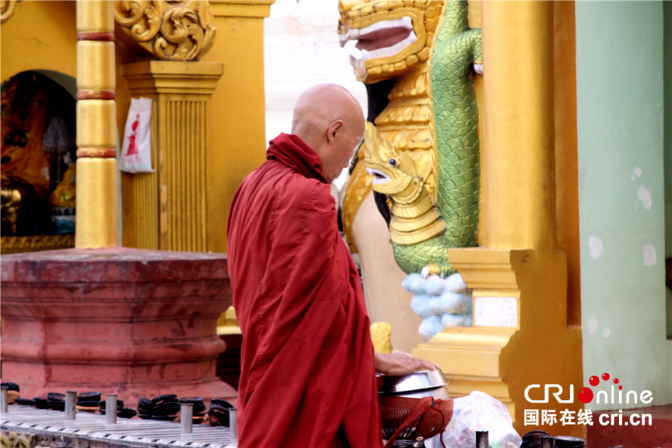 图片默认标题_fororder_缅甸僧人