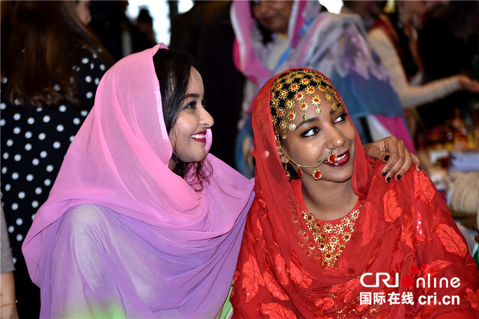 图片默认标题_fororder_苏丹两姐妹