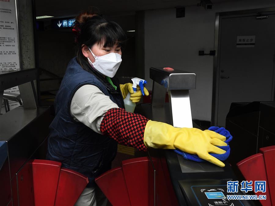 北京节后首个工作日：交通秩序井然 市场供应稳定