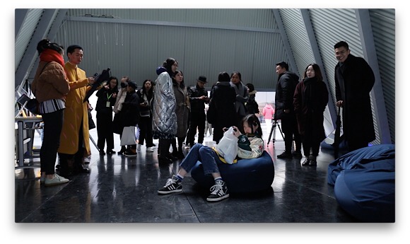 闪电创意一天一展 上海当代艺术博物馆快闪“引力场”