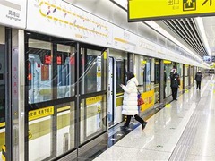 上班首日重庆主城公交客流量较正常情况降95%