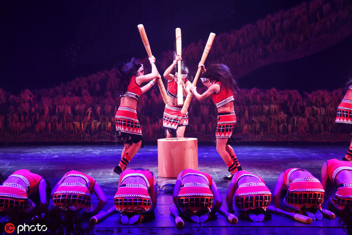 图片默认标题_fororder_歌舞剧《族印·司岗里》展现沧源佤族文化魅力