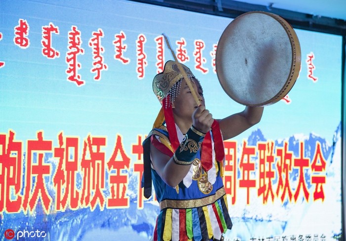 图片默认标题_fororder_吉林：满族同胞载歌载舞喜过颁金节