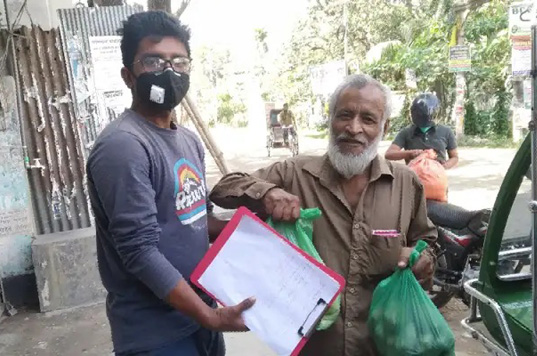 কফিহাউসের আড্ডা: স্বেচ্ছাসেবক মেরাজ উদ্দিনের সঙ্গে আড্ডা