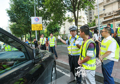 【科教标题摘要】体验渝中交通智能化建设 科技手段规范交通秩序