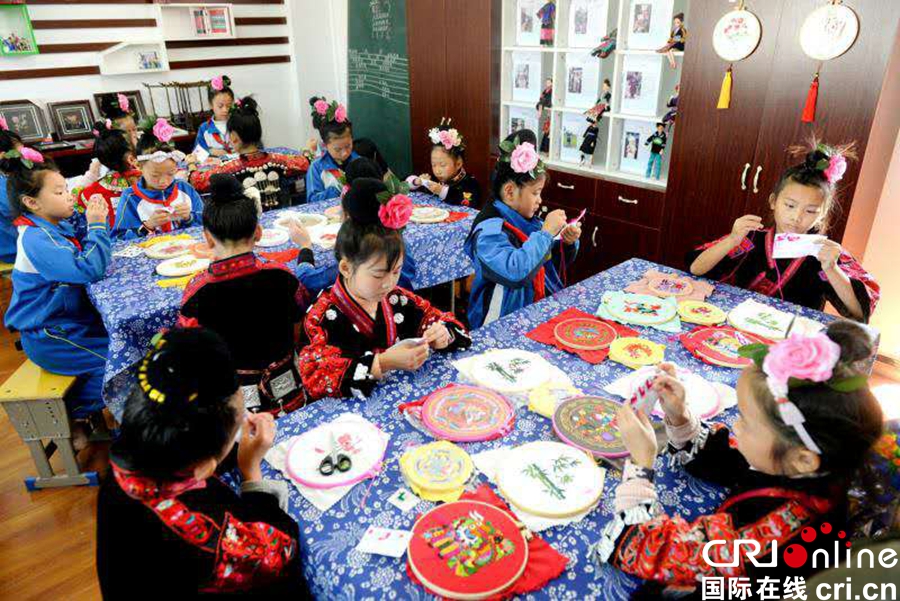 （组图）贵州台江：“苗族非遗进课堂”有声有色